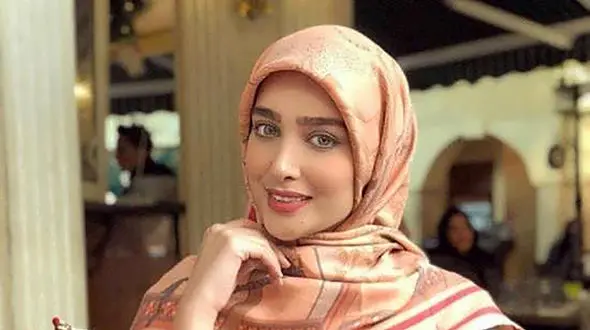 سلفی عاشقانه زیباترین عروس ایرانی با پسر چشم رنگی + عکس 