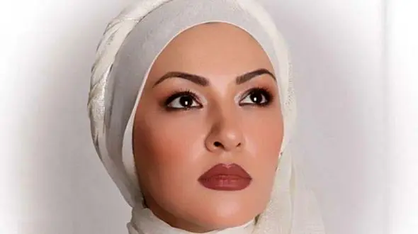 نگاهی به سینی تزئین شده خرما و حلوای همسر جوان زیبا بروفه روی میز عزای شیک و زیبای منزل خانم بازیگر/ روحش شاد و یادش گرامی +عکس