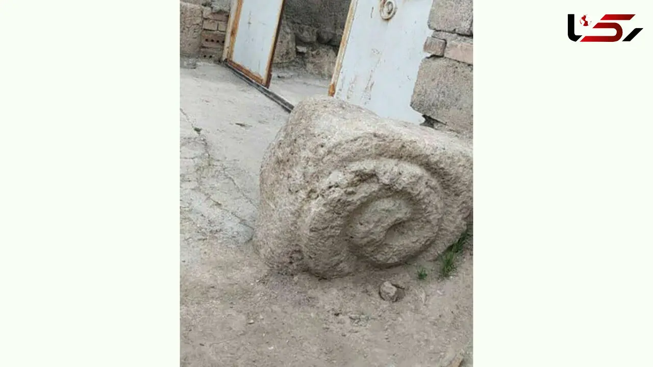 کشف قوچ و شیر سنگی جلوی در خانه / در آذربایجان غربی