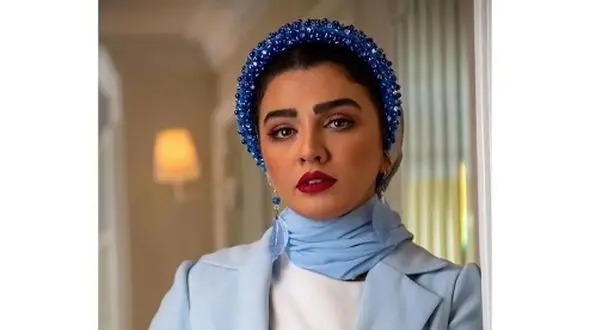 سلفی خاص سیما خضرآبادی لب پنجره در طبقات بالای برج!!!