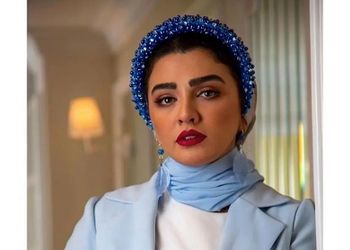 سلفی خاص سیما خضرآبادی لب پنجره در طبقات بالای برج!!!