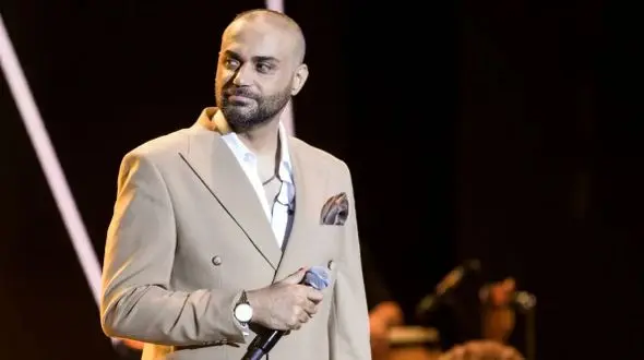 فیلم آوازخوانی باشکوه احساسی حمید حامی / آنقدر آهنگ شاهکارخوند که هیچ تماشاچی ساکت نموند همه همخوانی کردند!