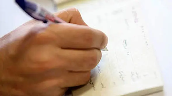 اعتبار چک‌های موجود تا اردیبهشت ۹۷