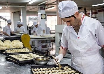 عکس / کیک مشاغل ویژه کارمندان بانک؛ شاهکار هنری یک قناد خوش‌ ذوق 