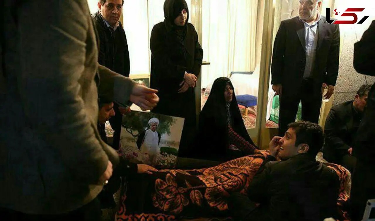 غسل پیکر مرحوم آیت الله هاشمی در بیت امام 