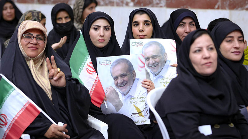 دکتر مسعود پزشکیان در نخستین برنامه از چهارمین سفر استانی دولت وفاق در استان بوشهر ، در جمع مردم این شهر