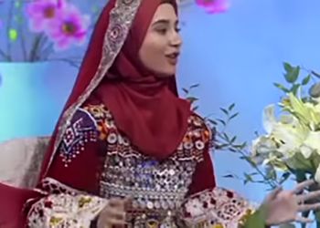 فیلم / رونمایی از اولین خانم مجری افغانستانی در صدا و سیمای ایران ! / مصاحبه با سیما تیرانداز در برنامه زنده !