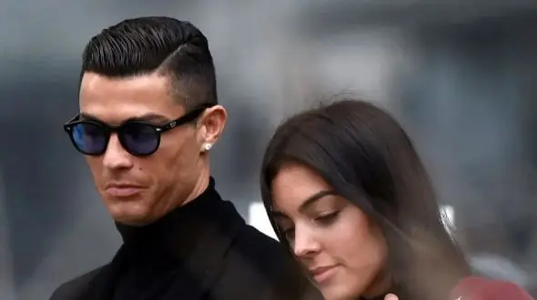 هدیه نامزدی ۳۴ میلیاردی رونالدو به جورجینا! از پورشه و ساعت تا کیف های گران قیمت!