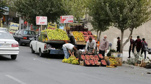 شهرداری: وقتی با وانتی میوه فروش برخورد می کنیم همکارانشان با قمه به ماموران حمله می کنند