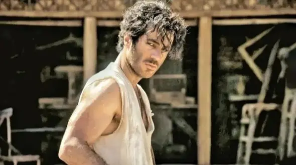 عکس ها / نگاهی به چیدمان مدرن و لوکس خانه مجردی نوید پورفرج «رحیم نجار» سریال بامداد خمار و سگ هاسکی برفی اش/ از مبلمان چرمی و پوست ماری، فرش اصیل ایرانی، تابلو دیواری هنری و...