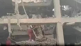 فیلم / لحظه نجات ۲ نفر از ساختمان مورد اصابت موشک دشمنان در محله رسالت تهران