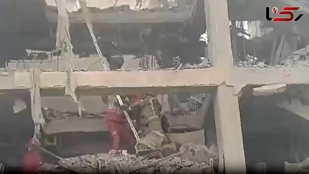 فیلم / لحظه نجات ۲ نفر از ساختمان مورد اصابت موشک دشمنان در محله رسالت تهران