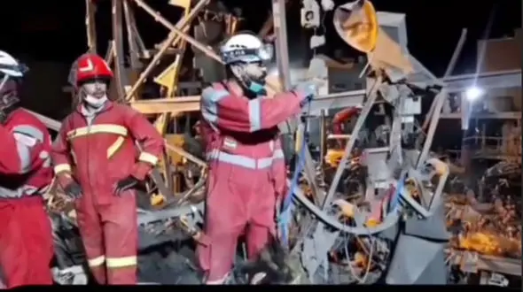 فیلم / نجات معجزه آسای نوزاد قمی در آغوش مادر شهید شده اش