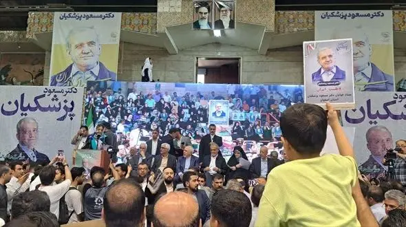 ظریف: رای ندادن، رای دادن به اقلیت است/برخی به دنبال جنگ و تحریم هستند+فیلم