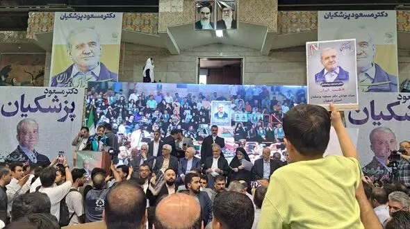 ظریف: رای ندادن، رای دادن به اقلیت است/برخی به دنبال جنگ و تحریم هستند+فیلم
