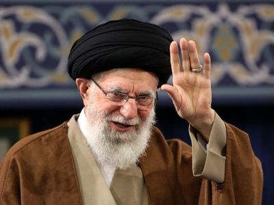 فیلم / 4 سال زندگی کردن رهبری انقلاب در یک کانکس /  مراسم بله برون فرزند بزرگ رهبری در همین کانکس برگزار شد...