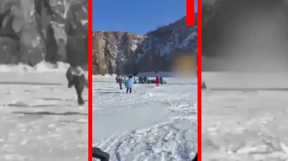 فیلم سقوط مرگبار خودرو در دریاچه یخ زده بایکال