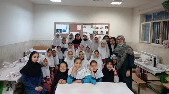 خانم معلم مبتلا به ام اس و سرطان بخاطر دانش آموزانش تصمیم بزرگی گرفت/ این معلم حتی استخدام آموزش و پرورش نیست