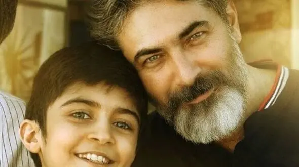 فیلم/  لو رفتن تسلط پارسا پیروزفر به 5 زبان زنده دنیا توسط رایان سرلک/ هدیه ای که پارسا به رایان در پشت صحنه داد