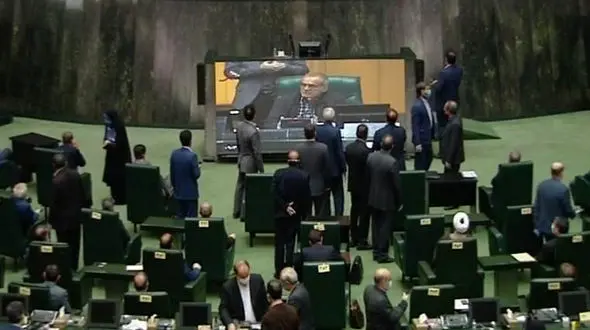 جدال لفظی دو نماینده مجلس/ مصری: مگر سر جالیز است فریاد می‌زنید