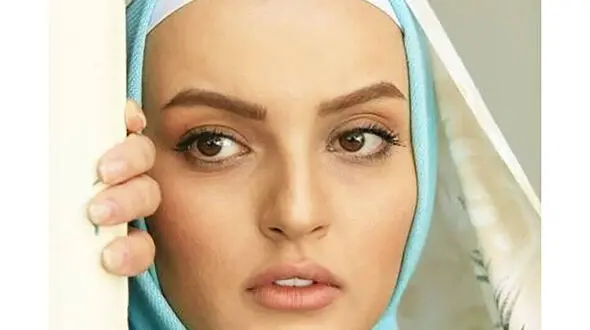 رونمایی از استایل شیک دامادی شوهر کم سن و سال نیلوفر پارسا، بیتای سریال آوای باران/ چه دسته گل خاص و جذابی+عکس