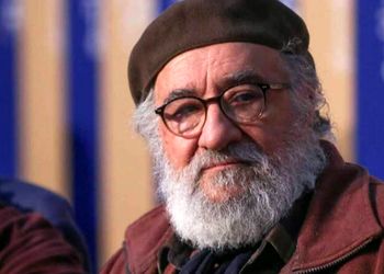 عکس سفر در زمان /  تیپ و چهره داریوش ارجمند در ۲۷ سالگی در دوران پهلوی /  مرکز تئاتر مشهد در سال ۱۳۵۰ 