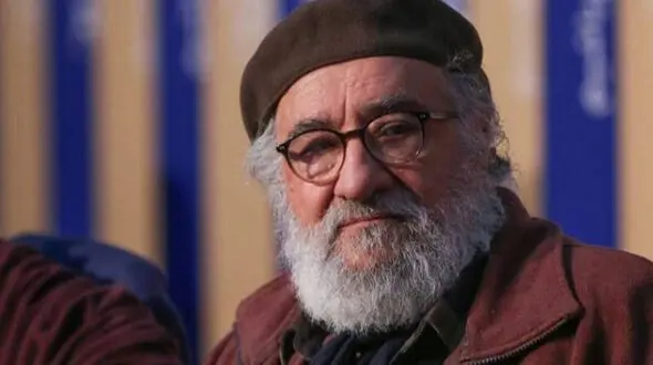 عکس سفر در زمان /  تیپ و چهره داریوش ارجمند در ۲۷ سالگی در دوران پهلوی /  مرکز تئاتر مشهد در سال ۱۳۵۰ 