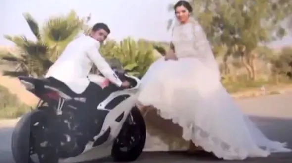 مرگ دردناک داماد موتورسوار 3 روز پس از ازدواج / کامیون زود پیچید و ..! + فیلم و عکس