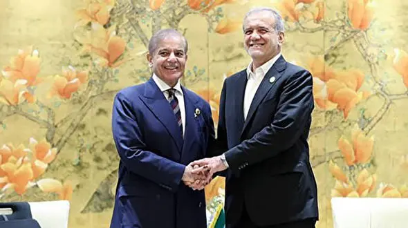 پزشکیان: هیچ فاصله‌ای بین مردم ایران و پاکستان نیست/ شریف: سفر پزشکیان به پاکستان، بسیار سازنده و سودمند بود