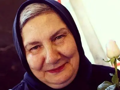 فیلم / رجزخوانی فریده سپاه‌منصور در میدان منیریه/پای دفاع از وطن در میان باشد سن و سال معنی ندارد