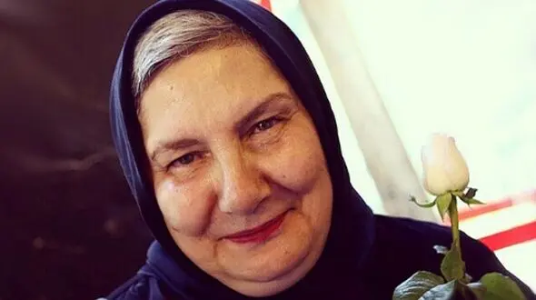 فیلم / رجزخوانی فریده سپاه‌منصور در میدان منیریه/پای دفاع از وطن در میان باشد سن و سال معنی ندارد