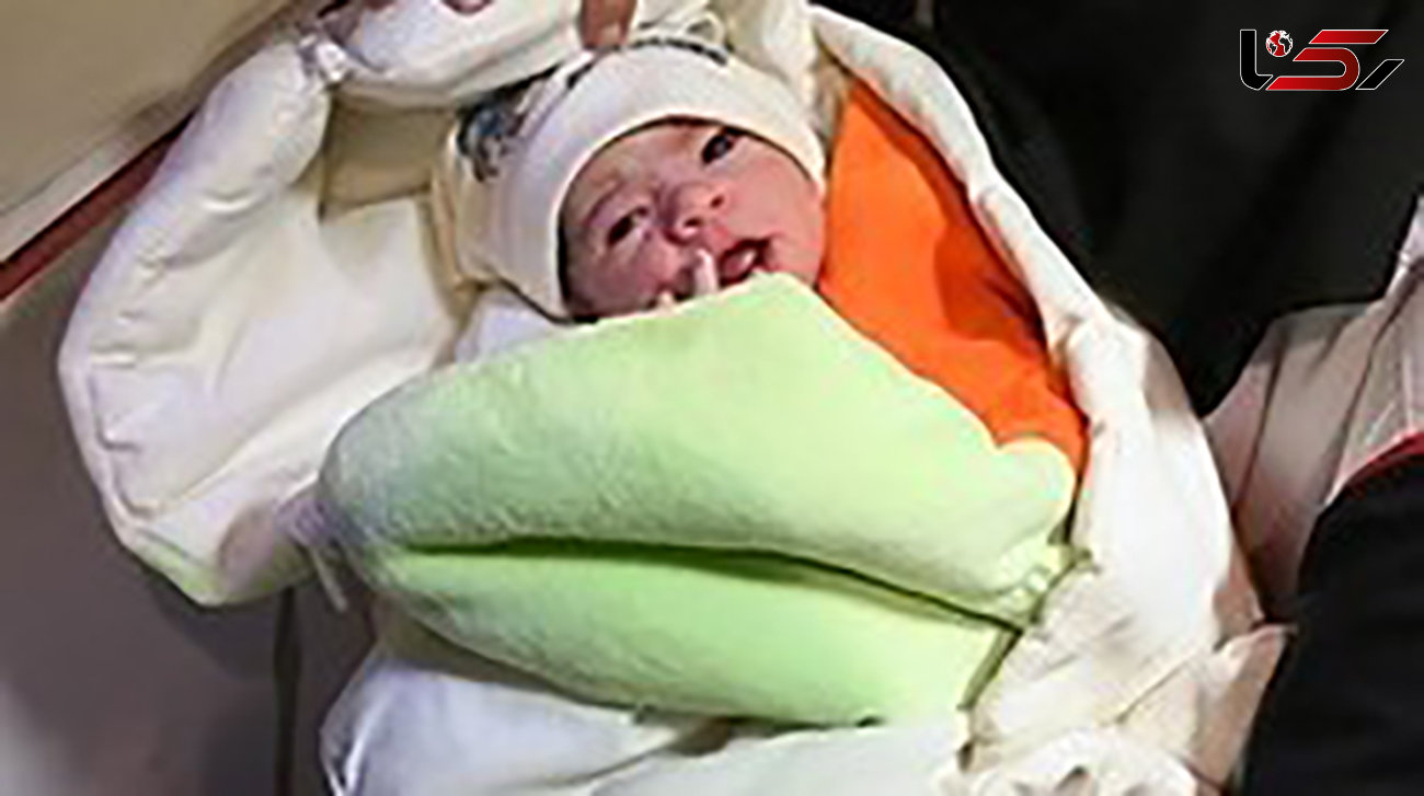 نخستین کودک در مناطق زلزله‌زده متولد شد/ فاطمه‌زهرا هدیه خدا پس از وقوع حادثه + عکس