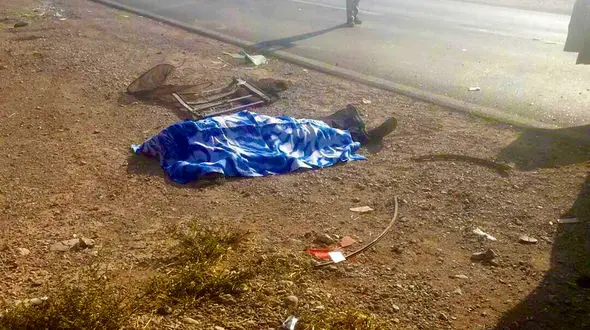 عکس جنازه یک مرد در کاروان قاچاقچیان انسان / خاش