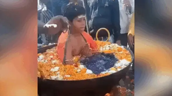 فیلم عجیب از نشستن کودک در دیگ روغن جوشان / باورنکردنی