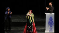 تک خوانی خواننده زن در جشنواره فجر! +عکس