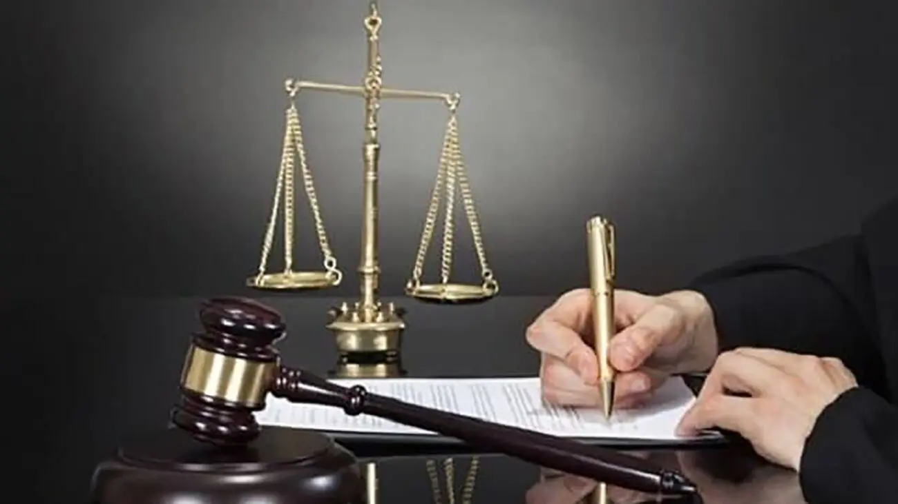وکالت کاسبی نیست /  وکالت دفاع از حقوق ملت است