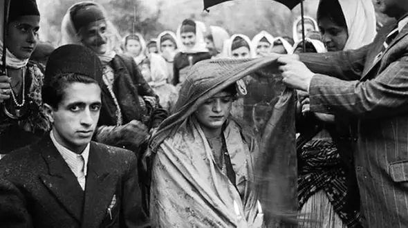 عکس مراسم عروسی قاجاری / همه با دست غذا می خوردند!