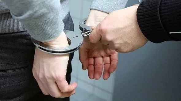 این مرد مسلح شوشتر را به رگبار بسته بود