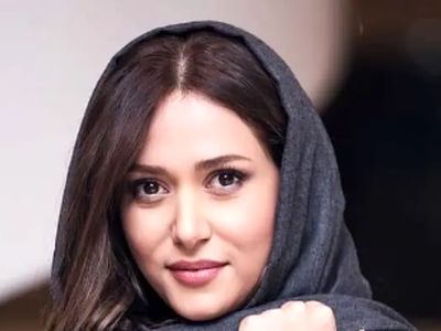 فیلم واکنش سریع پریناز ایزدیار به هواداری که می خواست اورا ببوسد .../ نفرمایید ....اونم در اکران عمومی ...