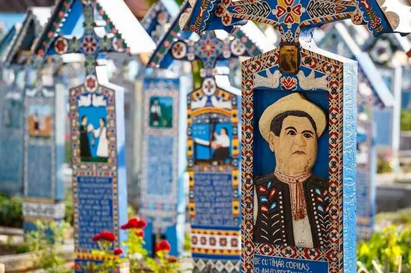 عجیب ترین قبرستان