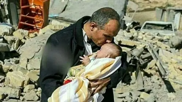 ناگفته های دردناک مردی زلزله زده که عکسش جهانی شد! + تصاویر