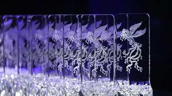 لحظه به لحظه جشنواره فجر 1402/ از جنجال بی بدن الناز شاکردوست تا صندلی های خالی اختتامیه!