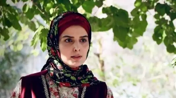 فیلم  حال و روز آشفته غزاله اکرمی، بازیگر نقش سوجان / از ریزش موها و مژه هایش تا سرم روی تخت بیمارستان /  بعضی دردها آدم را لال می کنند!