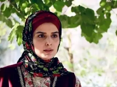 فیلم  حال و روز آشفته غزاله اکرمی، بازیگر نقش سوجان / از ریزش موها و مژه هایش تا سرم روی تخت بیمارستان /  بعضی دردها آدم را لال می کنند!