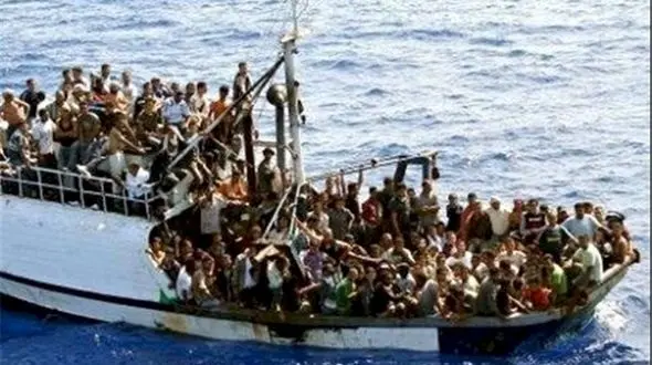 واژگونی قایق با 40 سرنشین در آب های مالزی