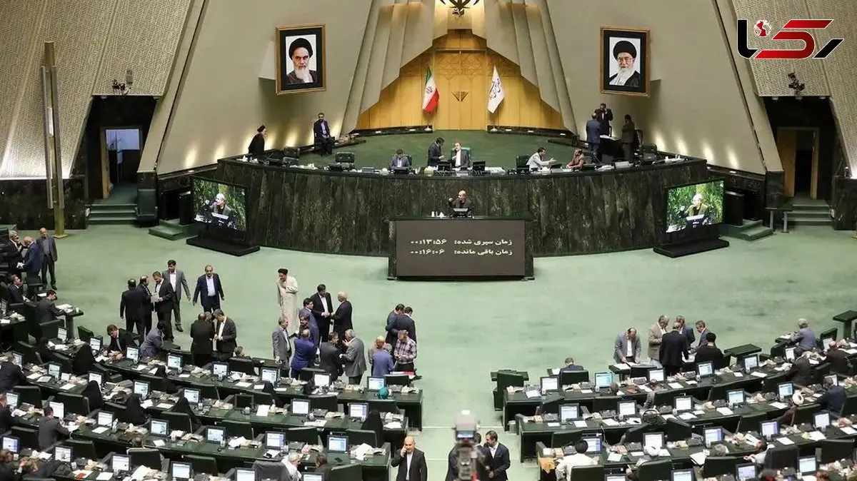 تصویری از چانه‌زنی نمایندگان زن پارلمان با قالیباف که سوژه عکاسان شد