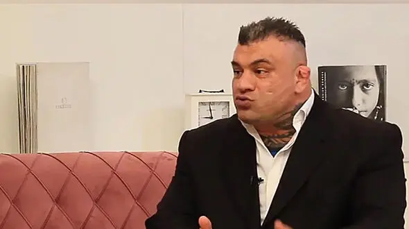 فیلم /روایت تلخ ابوالفضل عرب بازیگر سریال وحشی و رقیب هادی چوپان از یک انتخاب دردناک؛ مادرم را به عشقم ترجیح دادم