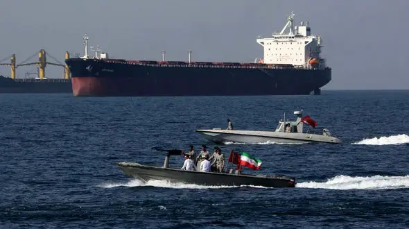 شاهرگ انرژی در مشت ایران/ چرا تنگه هرمز سلاحی مرگبارتر از بمب اتم شد؟