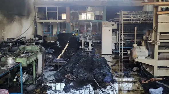 پودر شدن کارخانه پتو بافی در اصفهان / شعله های آتش خاموش شدند