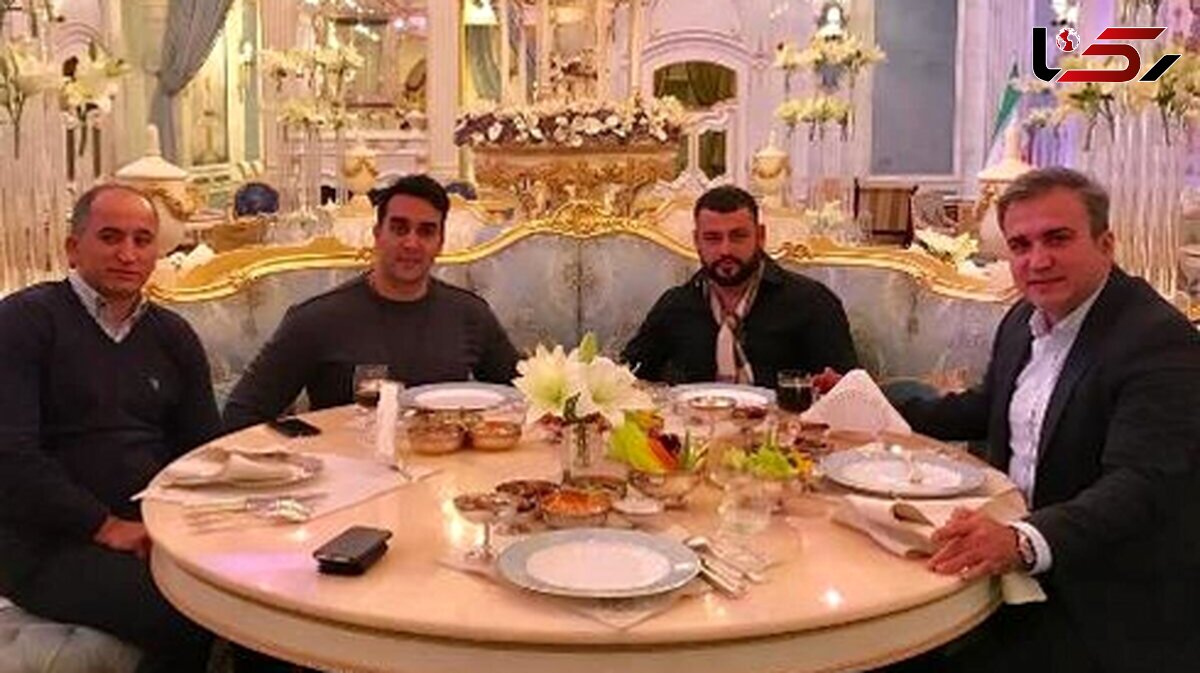 نگاهی به دکوریهای بامزه ویترین خانه پوریا پورسرخ که در مسافرت به کشورهای مختلف خریده+ویدیو/ سلیقه جالب آقای بازیگر در انتخاب تابلو برای دیوار منزلش